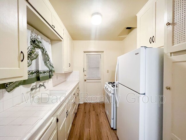 Building Photo - 522-526 Pepper Dr