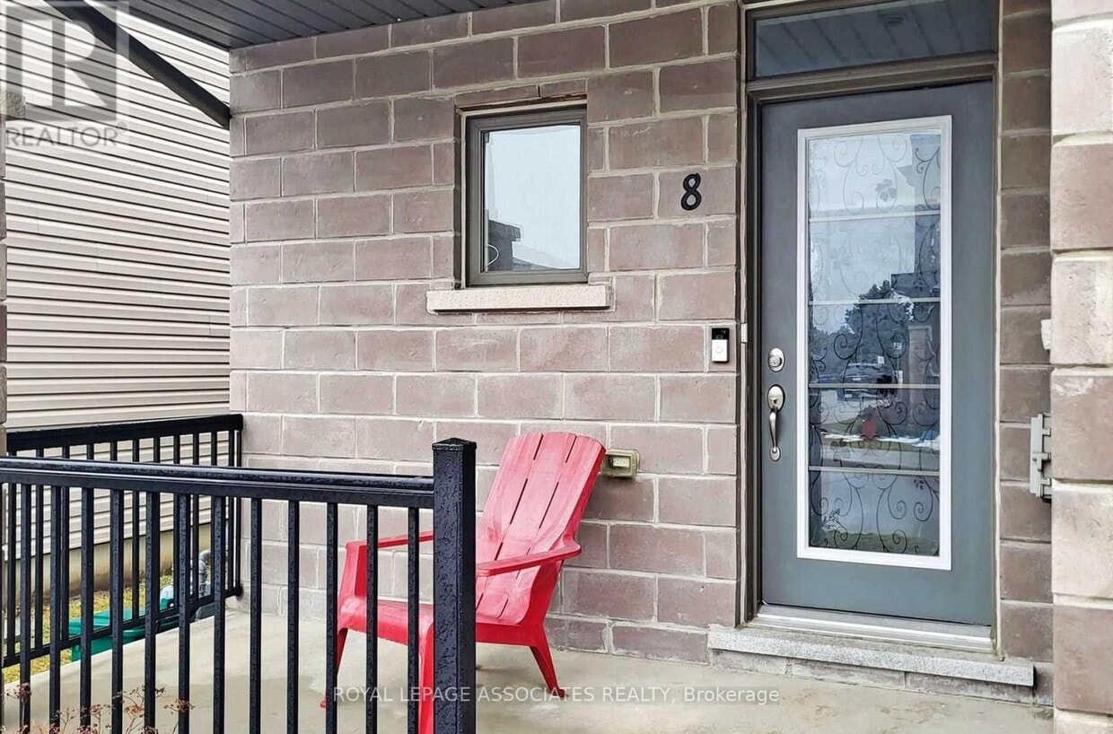 Primary Photo - 8 Longshore Way