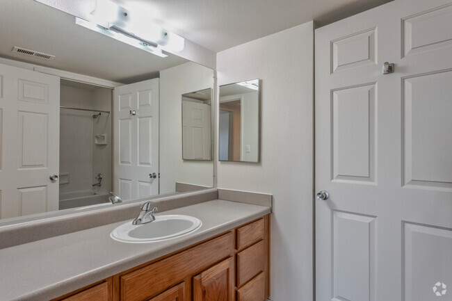 2HAB, 1BA - 1164 ft² - Baño - Quail Hollow