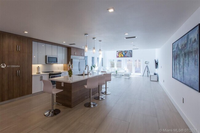 Building Photo - 1176 SW 22nd Ter  1 Miami Fl 33129