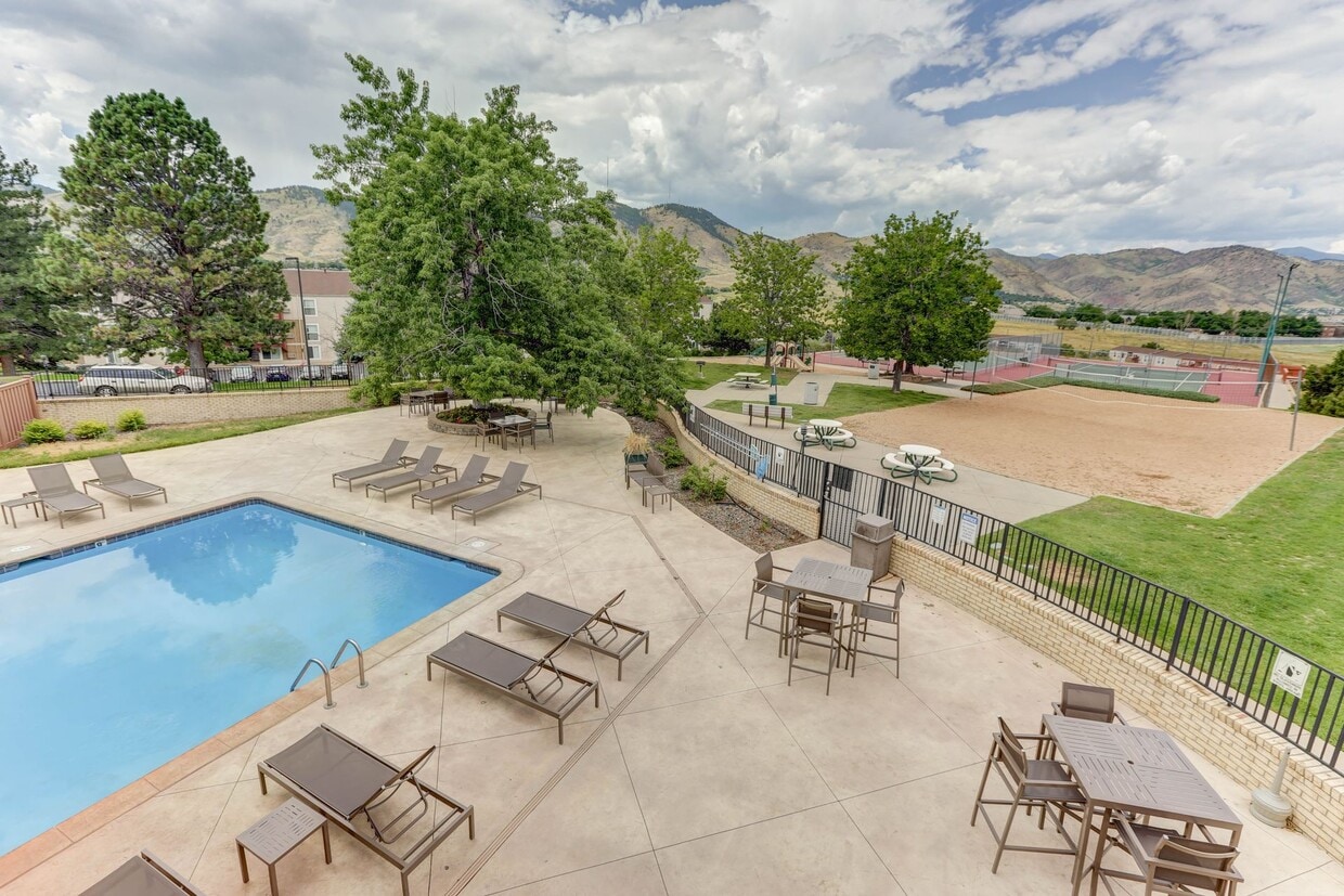 Primary Photo - Summit View Village Apartments