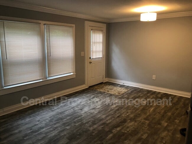 Building Photo - 314 N Main St