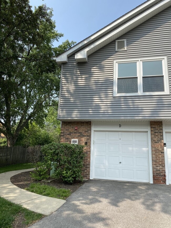 Building Photo - 2743 Wayfaring Ln