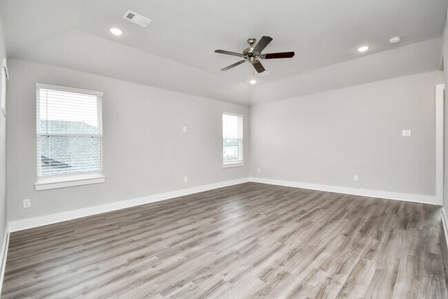 Building Photo - 21047 Bay Vlg Dr