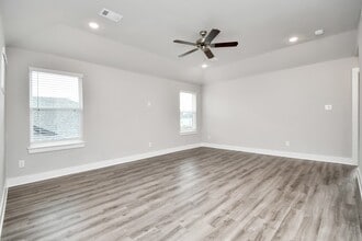 Building Photo - 21047 Bay Vlg Dr