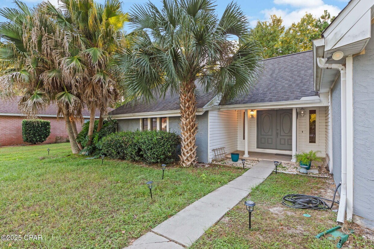 Foto principal - 301 Fairway Blvd