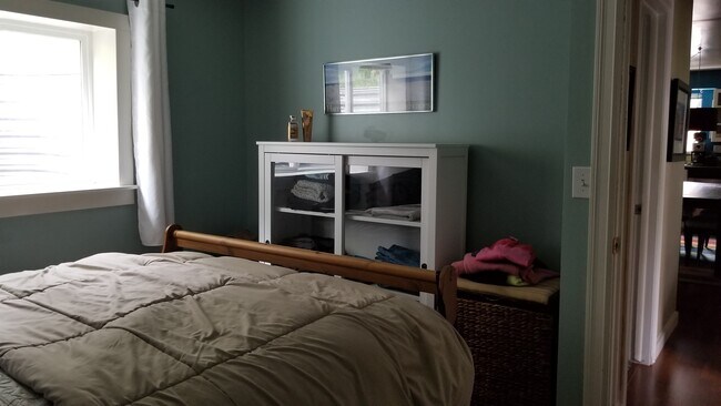 Back bedroom - 404 W C St