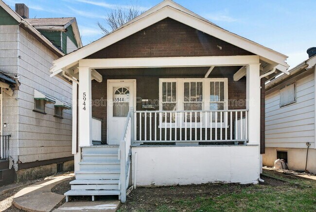 Foto del edificio - 5944 Thekla Ave