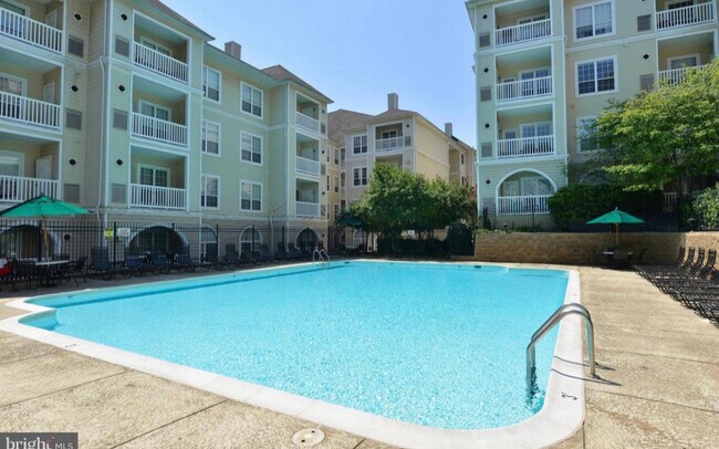 Foto del edificio - 4550 Strutfield Ln
