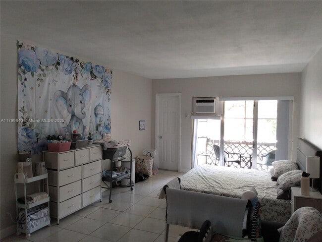 Foto del edificio - 6580 Santona St