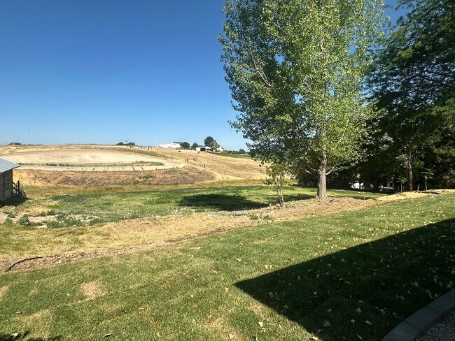 Foto del edificio - 2 bed, 1 Bath, 1 Car Garage, - Modern Insi...