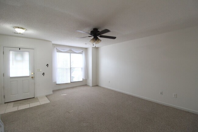 Foto del edificio - Liberty Square townhome