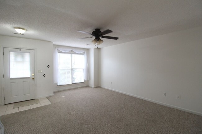 Building Photo - Liberty Square Townhome with Fenced Yard!