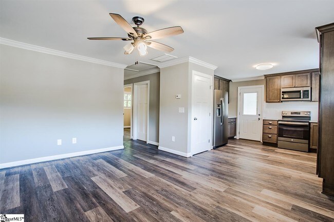 Foto del edificio - 304 W College St