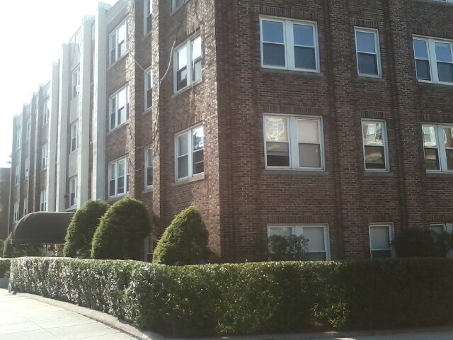 Building Photo - 2035 Commonwealth Ave