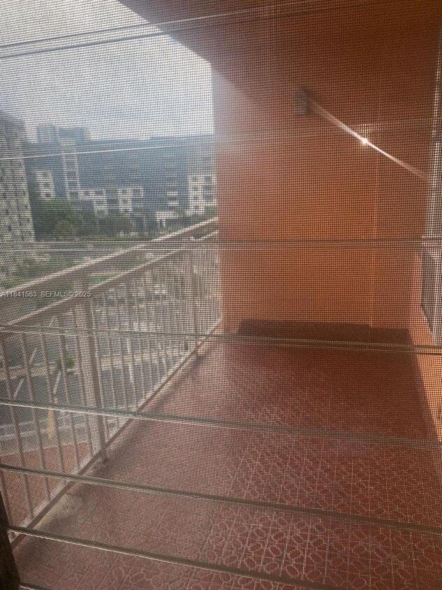 Foto del edificio - 2025 NE 164th St