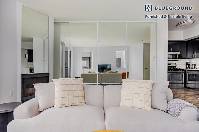 Foto del edificio - 1443 N Fuller Ave