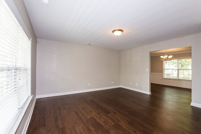 Foto del edificio - 4905 Stone Park Dr