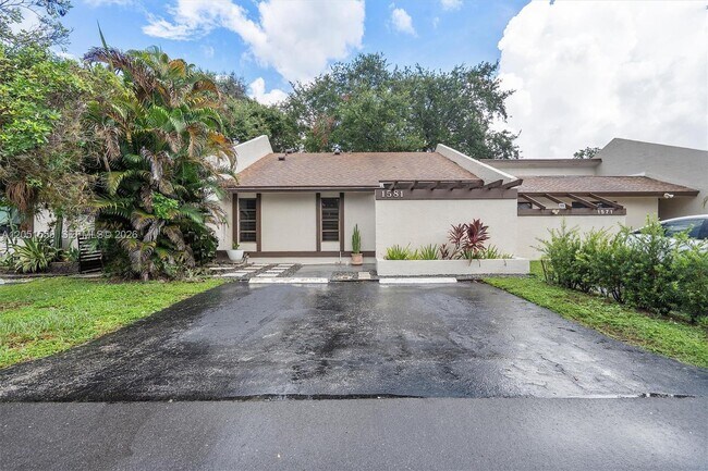 Building Photo - 1581 NW 98th Way