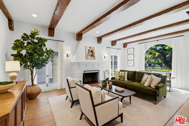 Building Photo - 312 S McCarty Dr