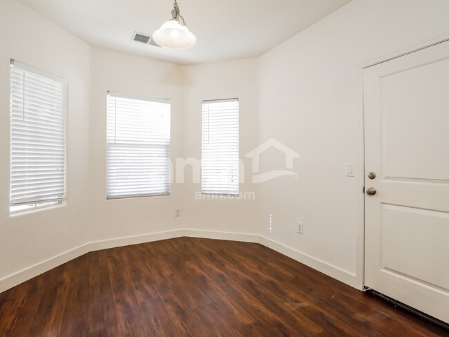 Building Photo - 554 N Sand Crane Cir