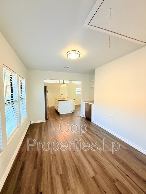 Foto del edificio - 255 Cumberland Rd