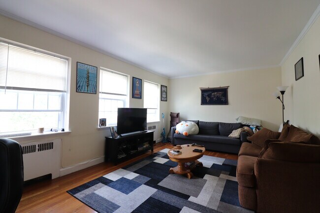 Building Photo - 1153 Beacon St