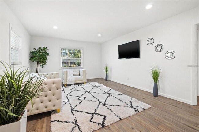 Building Photo - 508 Brooker Rd