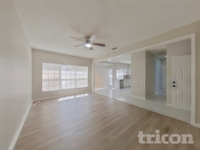 Foto del edificio - 832 Garden Glen Loop