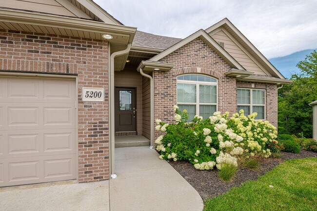 Foto del edificio - 5200 Shoal Creek Ct