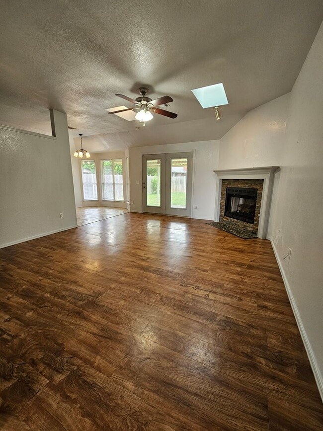 Photo - (3) Bed/(2) Bath in SW OKC/Moore Avail NOW! Pet Negotiable! House