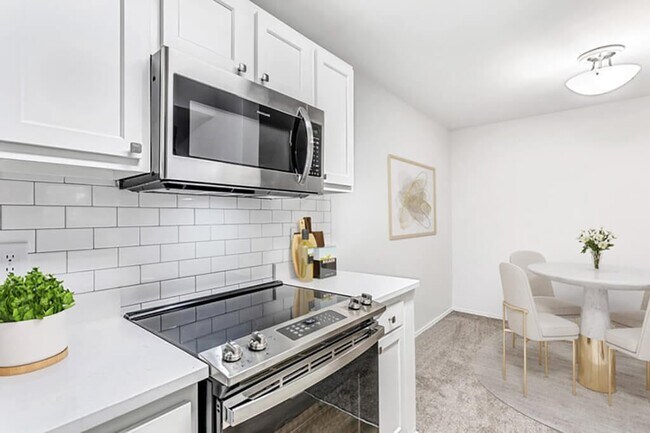 Foto del edificio - Landmark at Wynton Pointe Apartment Homes