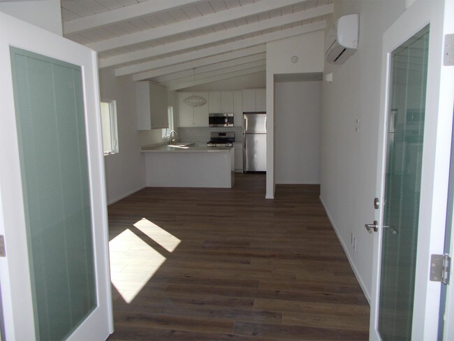Building Photo - 925 W Balboa Blvd