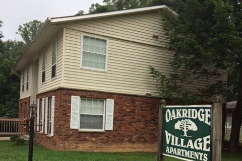Oakridge Village apartamentos seleccionados - 2187 Oakridge Dr