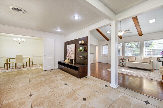 Foto del edificio - 1107 Blue Willow Dr