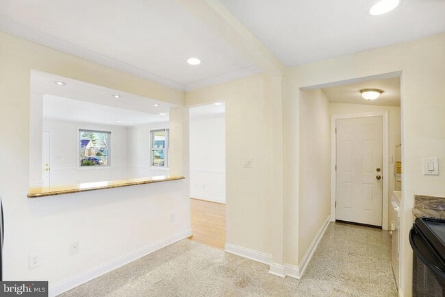 Photo - 6924 Kenfig Dr House