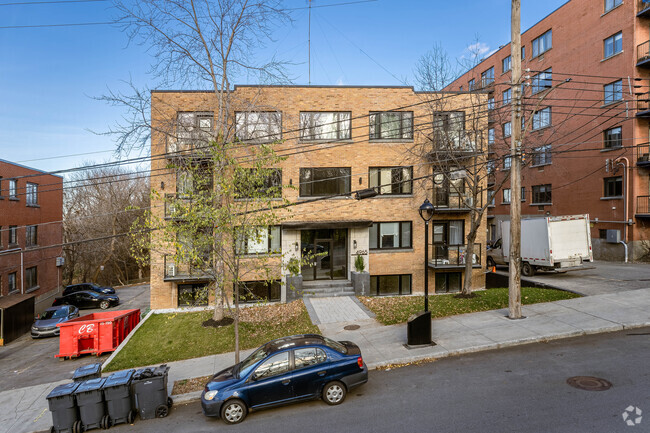 Building Photo - 4905 Ch De La Côte-Saint-Luc
