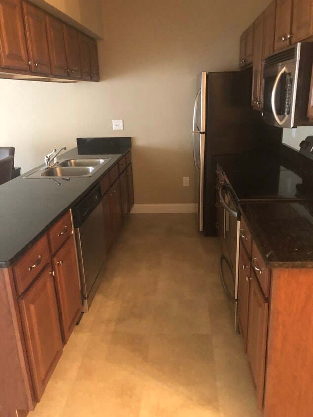Building Photo - 2325 Suncrest Vlg