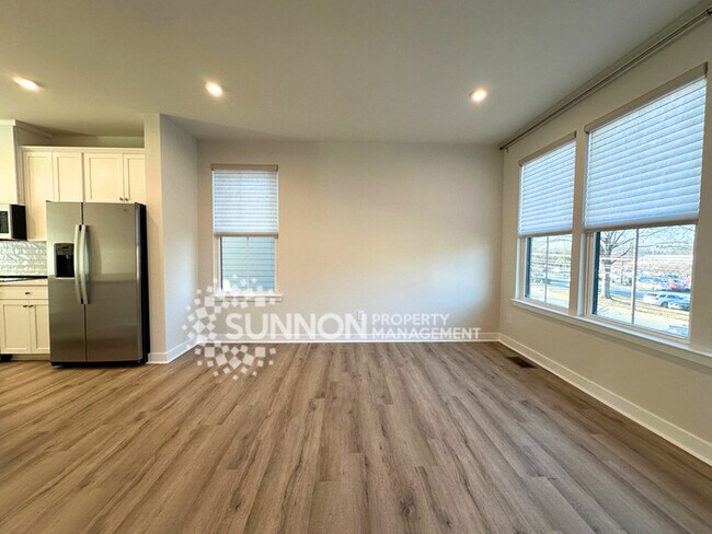 Foto del edificio - 3 Bedroom Townhome Located in Wendover Green