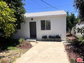 Building Photo - 5726 Lemona Ave