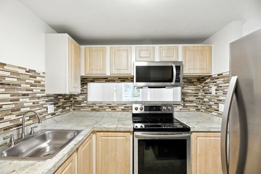 Building Photo - Kirkland Place Condominium
