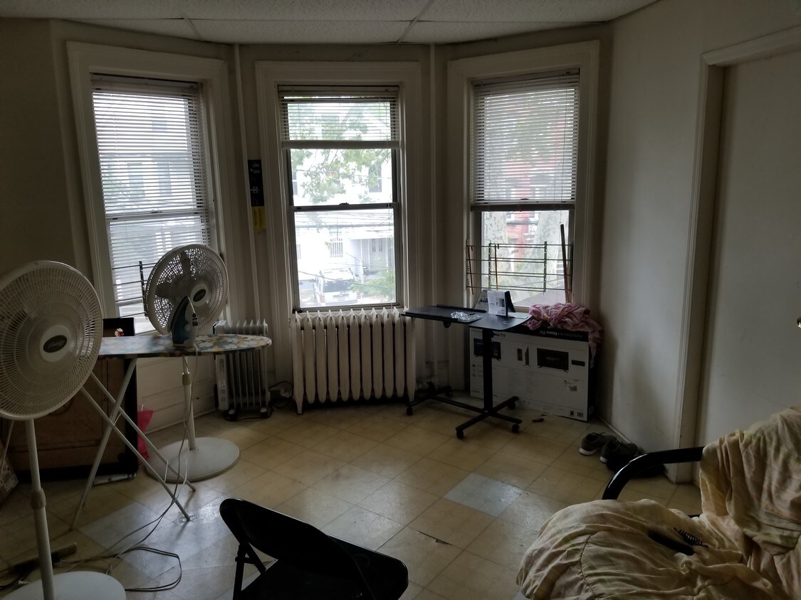 Sala de estar - 48 Van Reipen Ave