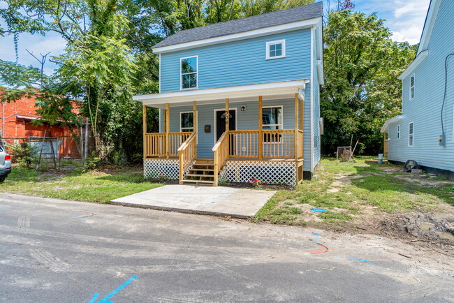 Building Photo - 306 Eugenia St