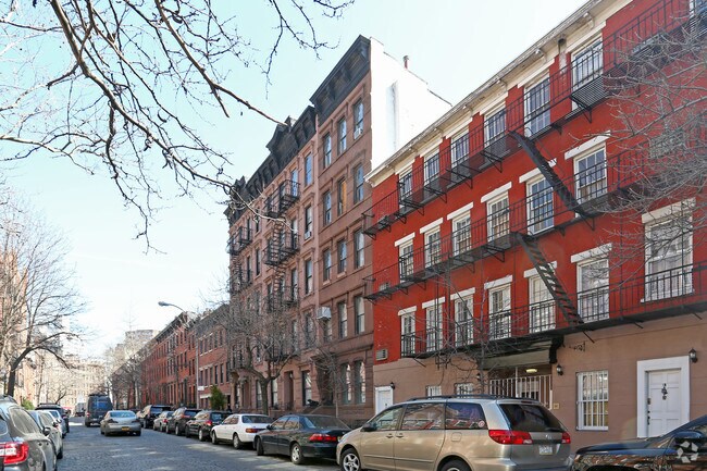 Building Photo - 274 W 12th St