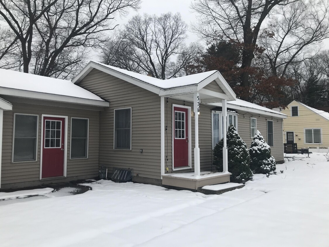 Foto principal - 576 Pinecrest St