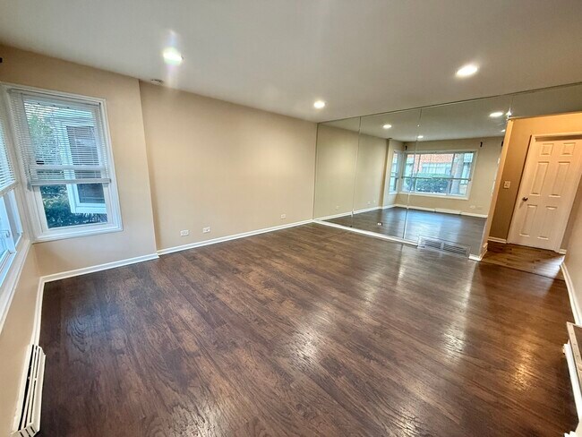 Foto del edificio - 4926 Crain St