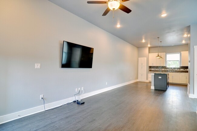 Foto del edificio - 2822 Forest Park Blvd