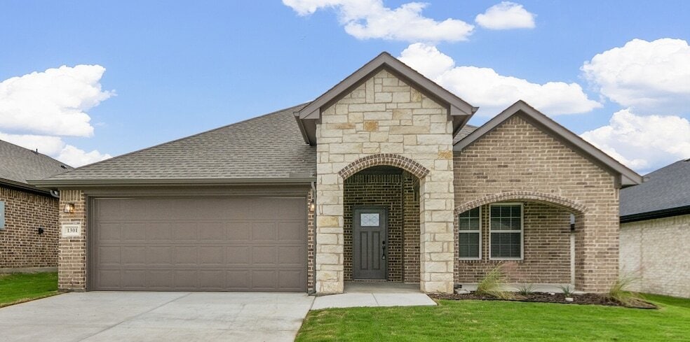 Primary Photo - 1301 Brad Kellar Dr