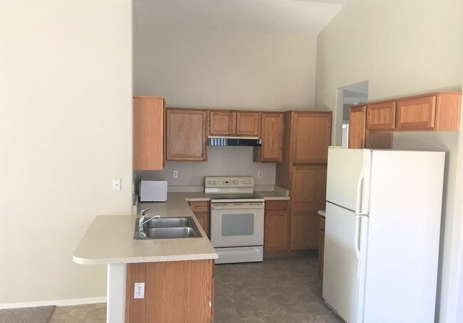 Building Photo - 6341 W Hughes Dr Phoenix, AZ 85043