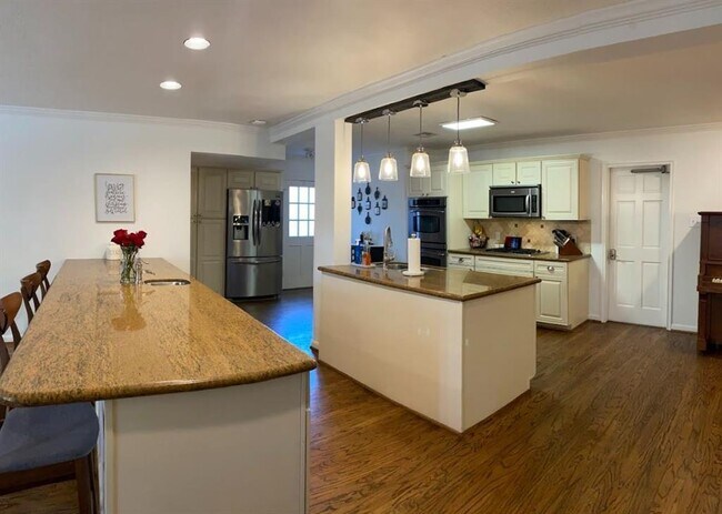 Building Photo - 2310 Willowby Dr